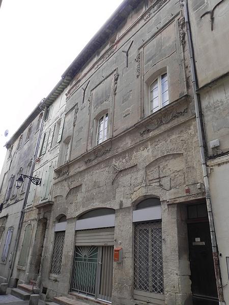 Façade sur la rue de la Roquette.