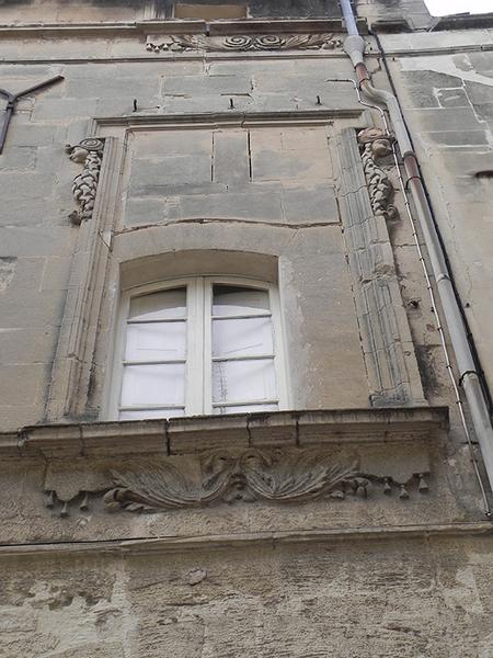 Détail d'un ancien encadrement de baie.