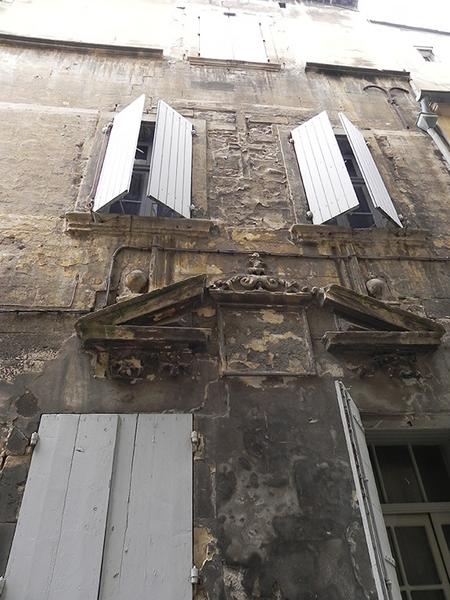 Façade sur la rue.