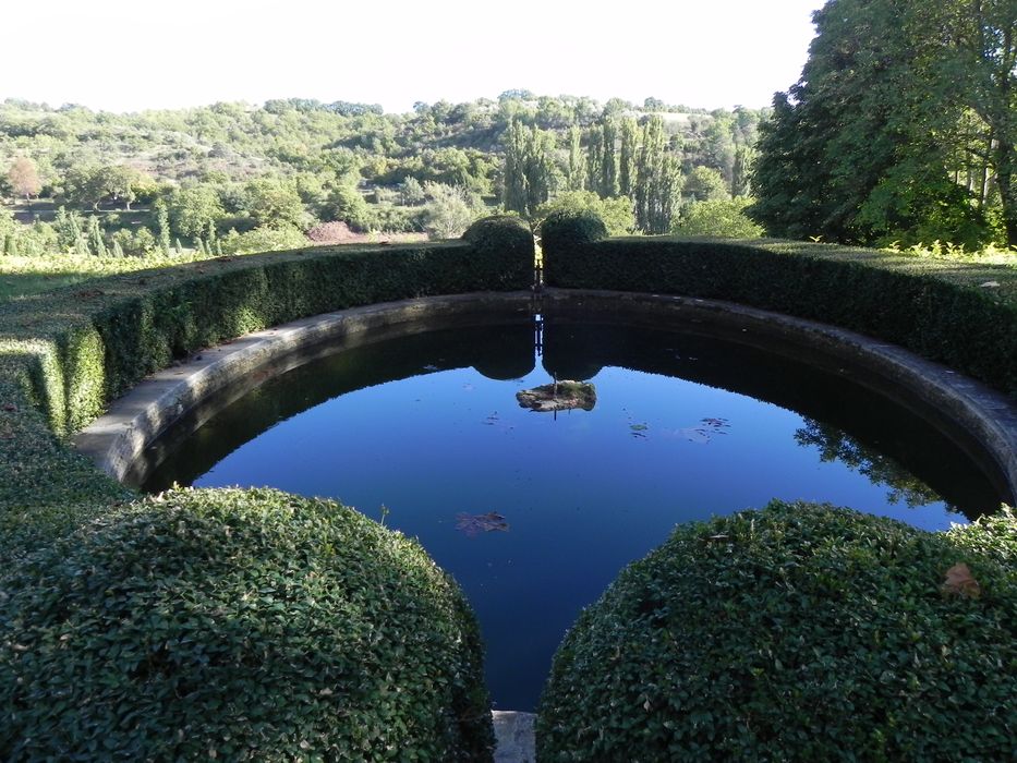 bassin ovale sur la 1ère terrasse