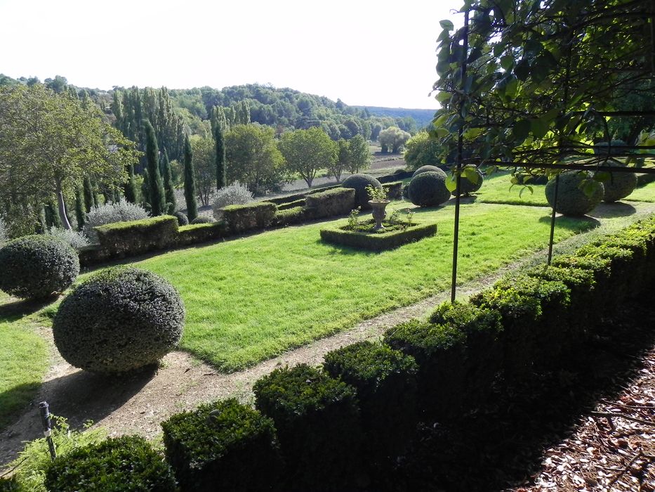 vue partielle du jardin sur la 2e terrasse
