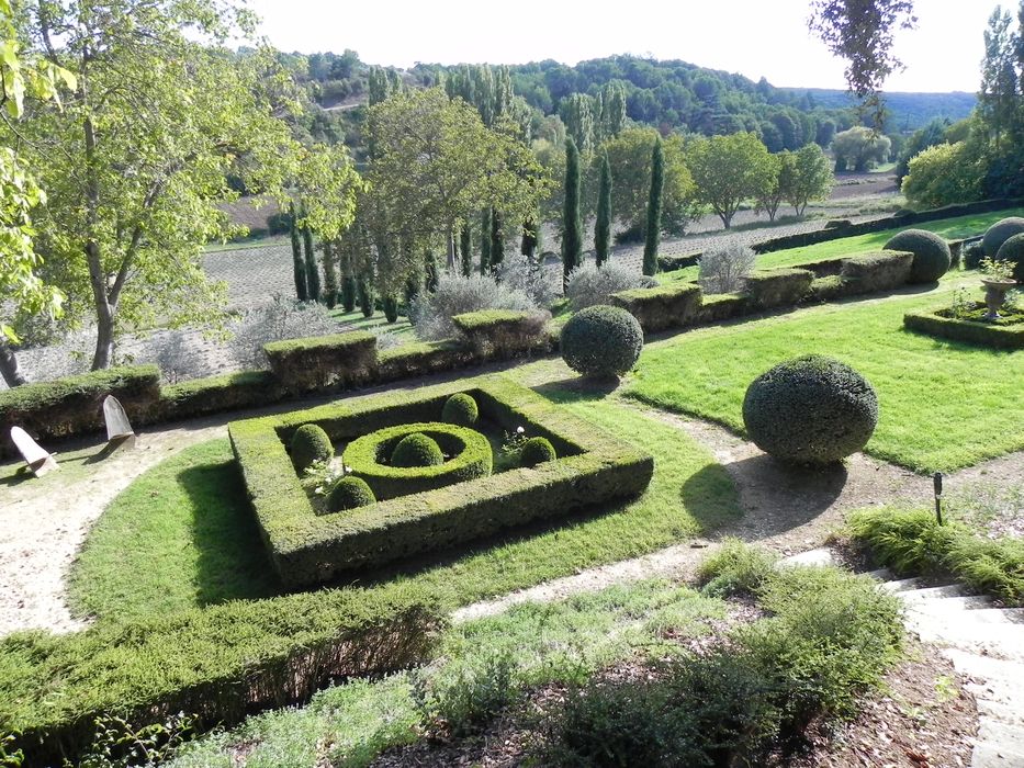 vue partielle du jardin sur la 2e terrasse