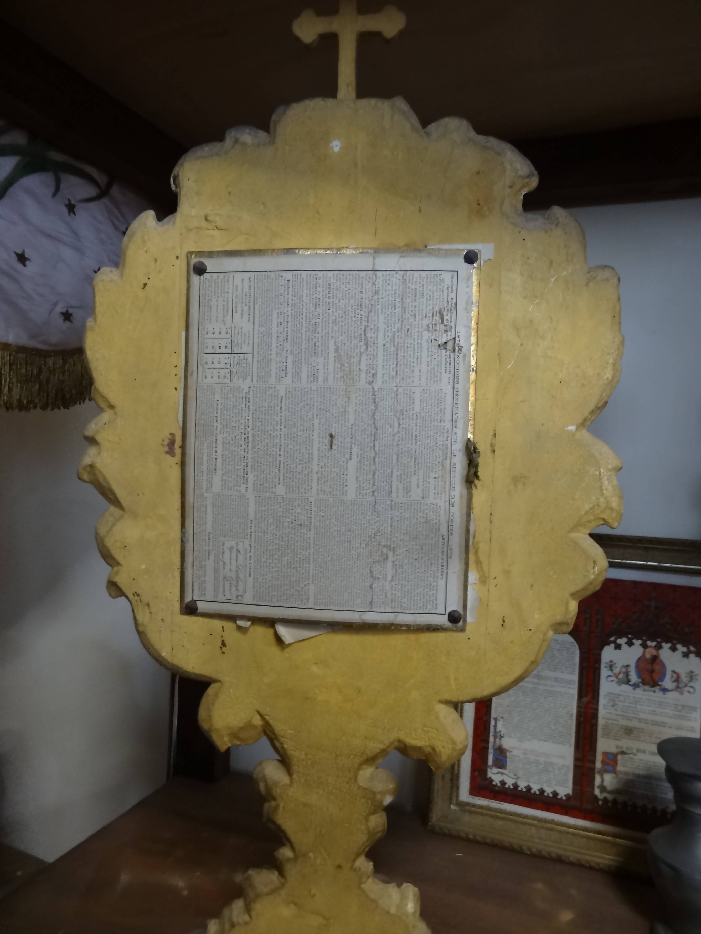 reliquaire à vue ovale, détail du revers - © Ministère de la Culture (France), Direction Régionale des Affaires Culturelles de Provence-Alpes-Côte d'Azur – Tous droits réservés