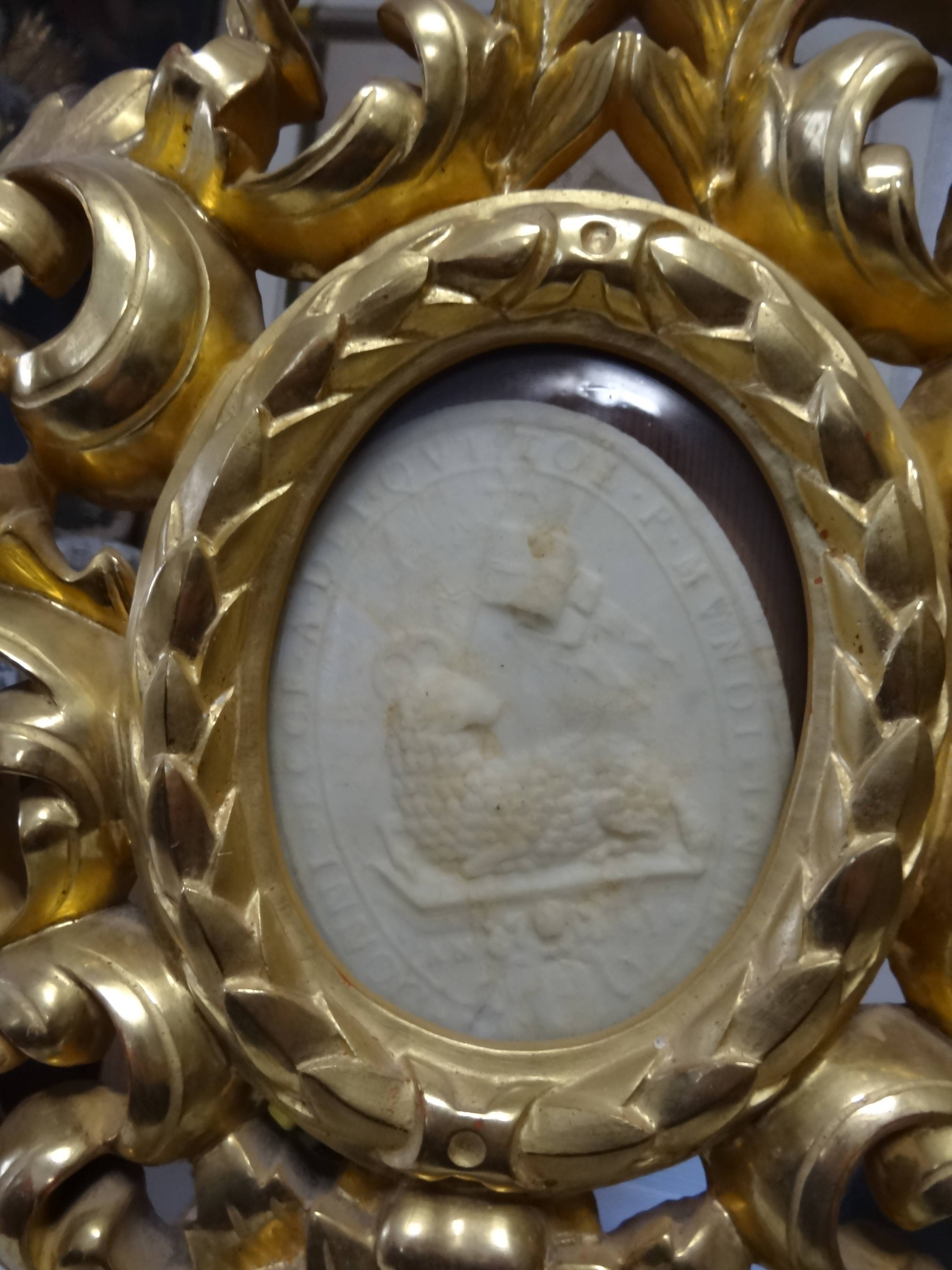 monstrance pour l'exposition "d'Agnus Dei", détail : médaillon central - © Ministère de la Culture (France), Direction Régionale des Affaires Culturelles de Provence-Alpes-Côte d'Azur – Tous droits réservés