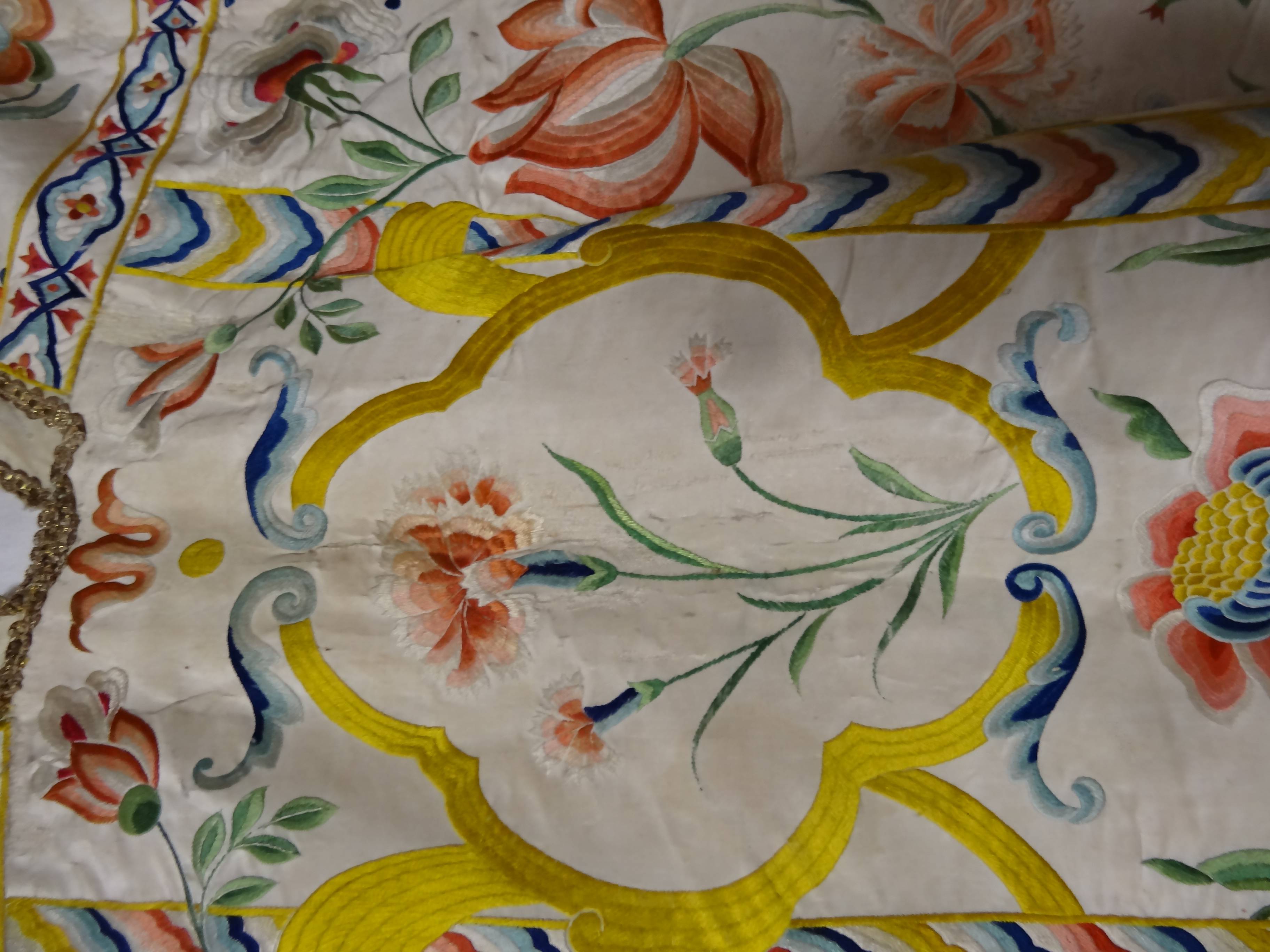 chasuble ornée de motifs "à l'indienne", détail du décor - © Ministère de la Culture (France), Direction Régionale des Affaires Culturelles de Provence-Alpes-Côte d'Azur, tous droits réservés