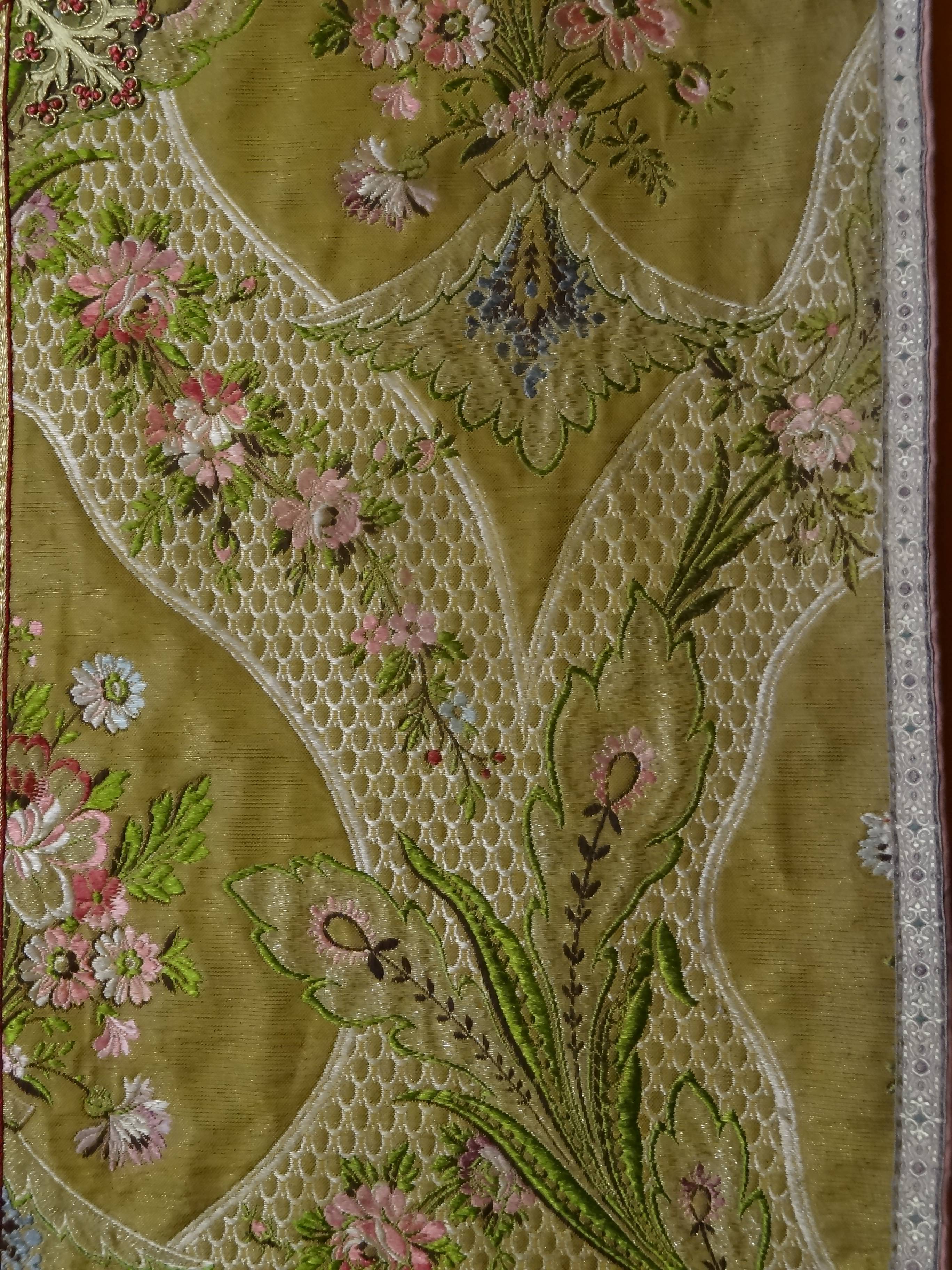 chasuble drap d'or, détail du décor du revers - © Ministère de la Culture (France), Direction Régionale des Affaires Culturelles de Provence-Alpes-Côte d'Azur, tous droits réservés