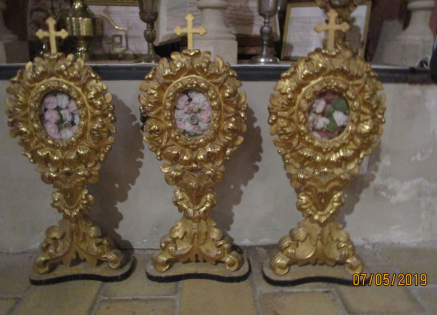 trois monstrances-reliquaires à vue ovale - © Ministère de la Culture (France), Direction Régionale des Affaires Culturelles de Provence-Alpes-Côte d'Azur, tous droits réservés