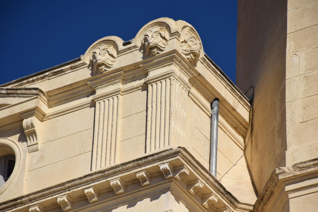 détail des parties sculptées sommitales