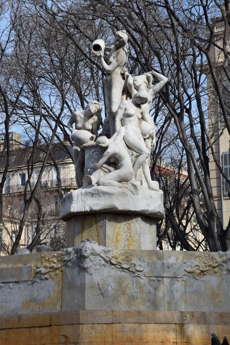 groupe sculpté central