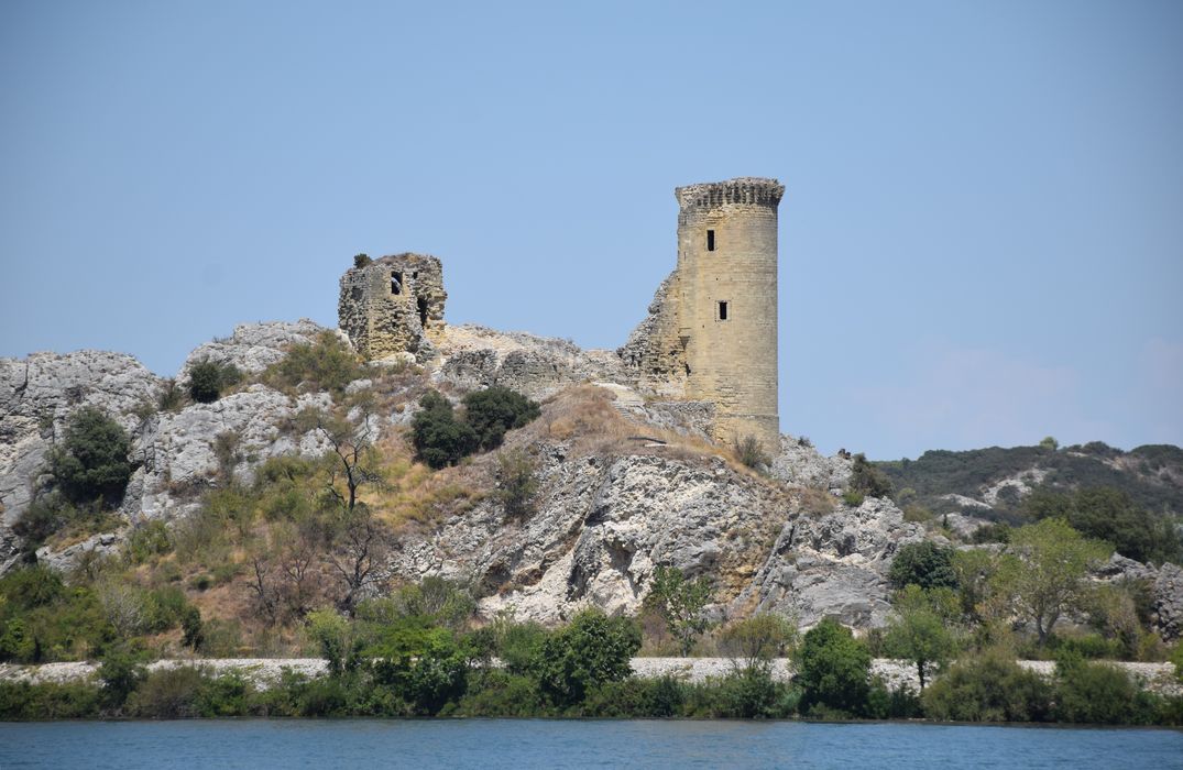 Vue générale des ruines dans leur environnement depuis l’Ouest