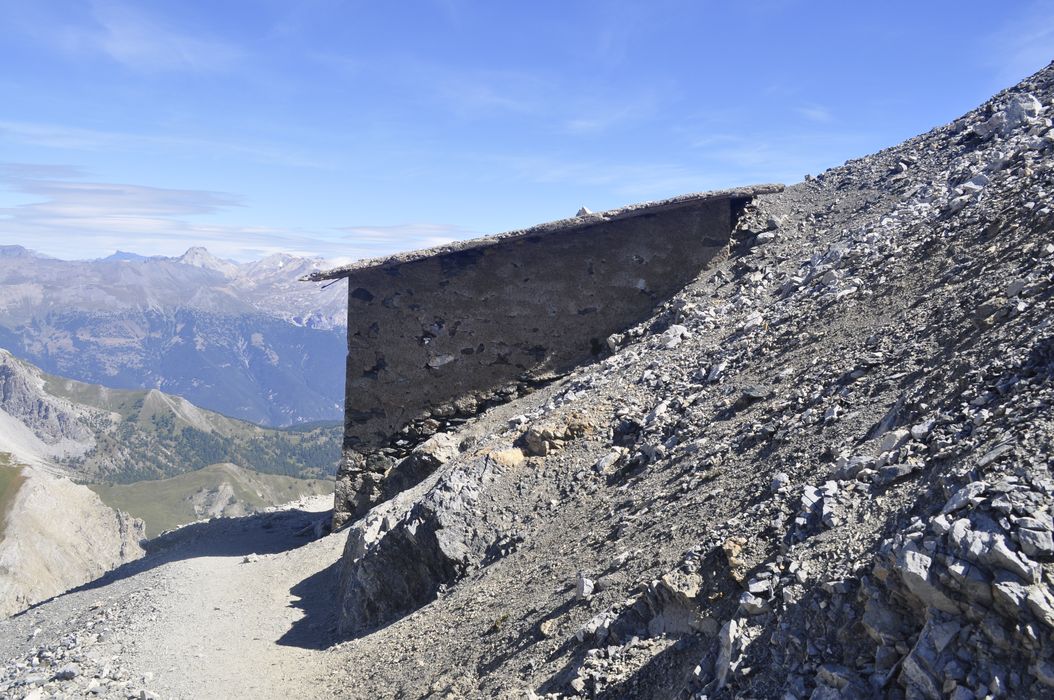 vue partielle du site (poste de garde)