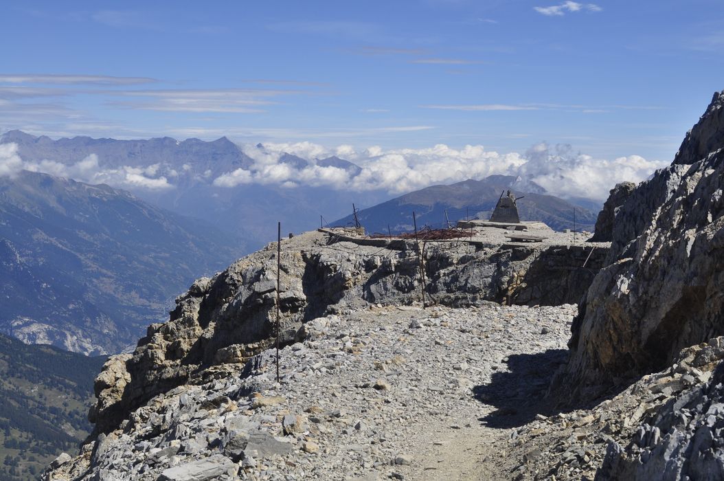 vue partielle du site (base de la hampe du drapeau)