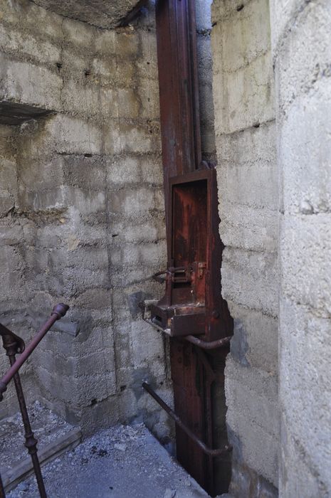 fort, détail d’une structure d’un monte-projectiles