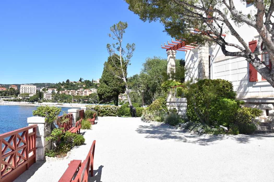 jardin, terrasse sud, vue partielle
