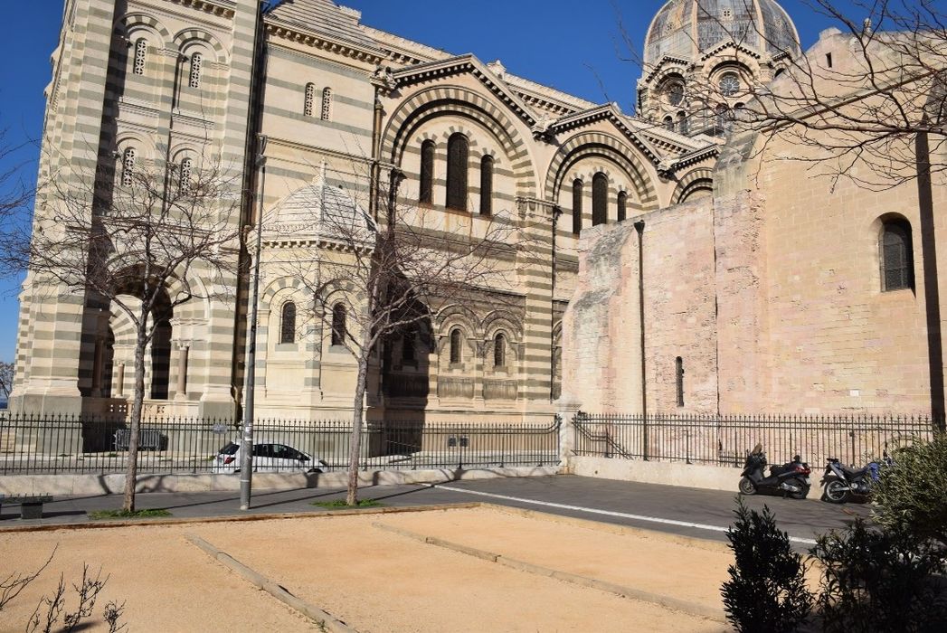 façade latérale est, vue partielle
