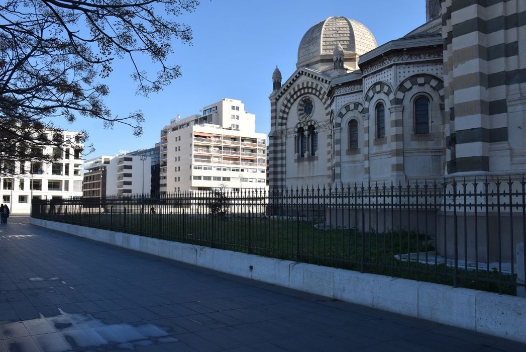clôture de l’édifice, tronçon orienté à l’Ouest, vue partielle
