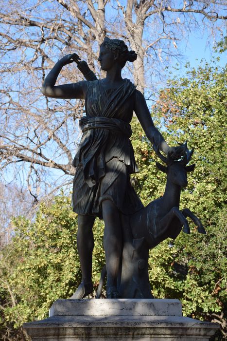 statue : Diane chasseresse