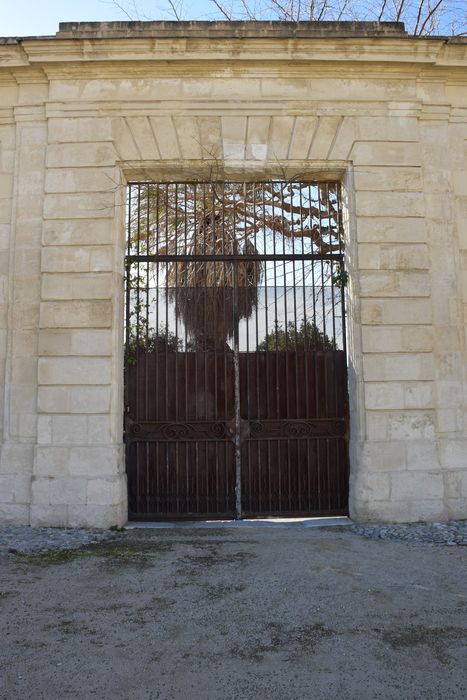 portail d’accès monumental