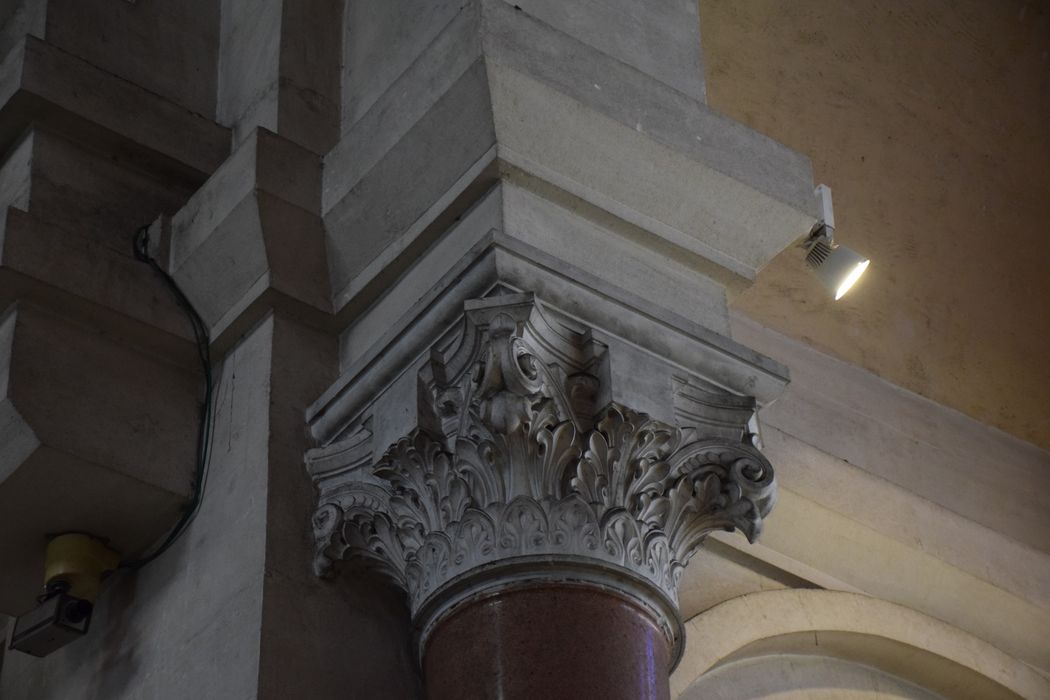 nef, détail d’un chapiteau