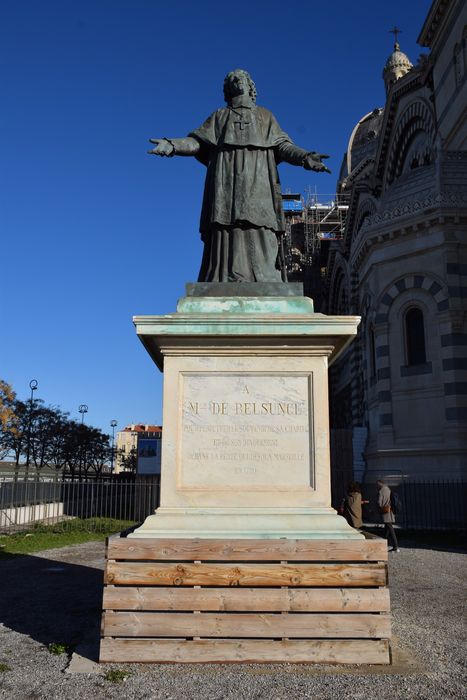 vue générale de la statue, profil gauche