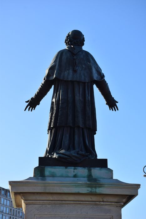 vue générale de la statue (revers)