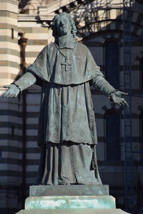 vue générale de la statue