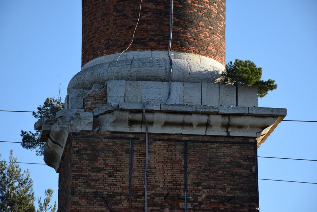 détail des maçonneries du socle monumental