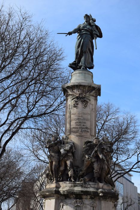 vue partielle du monument