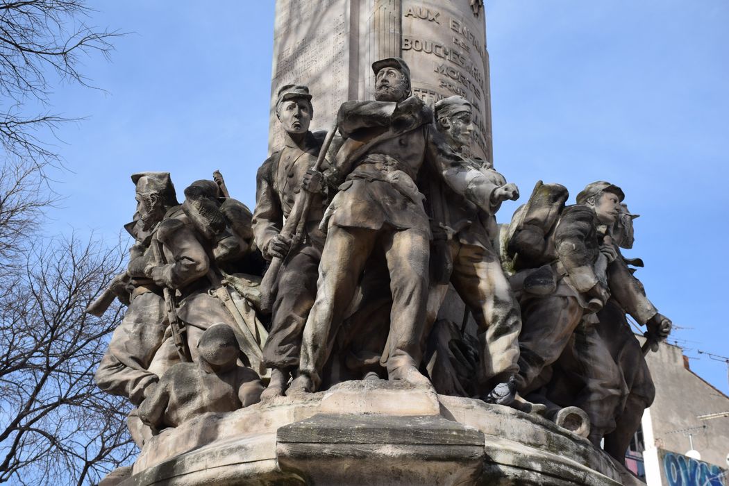 vue partielle du monument