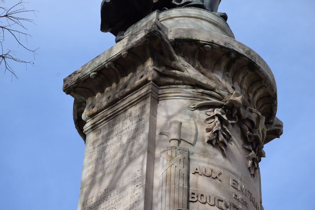 vue partielle du monument