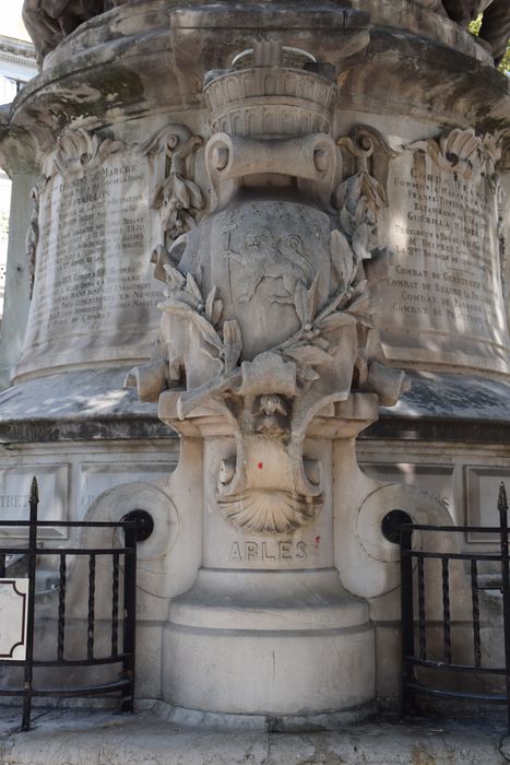 vue partielle du monument