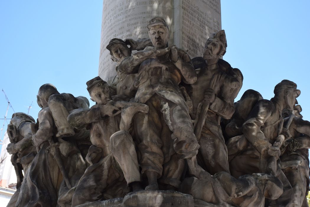 vue partielle du monument