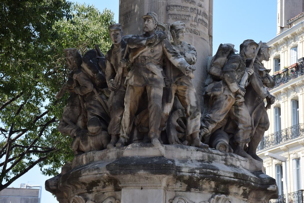 vue partielle du monument