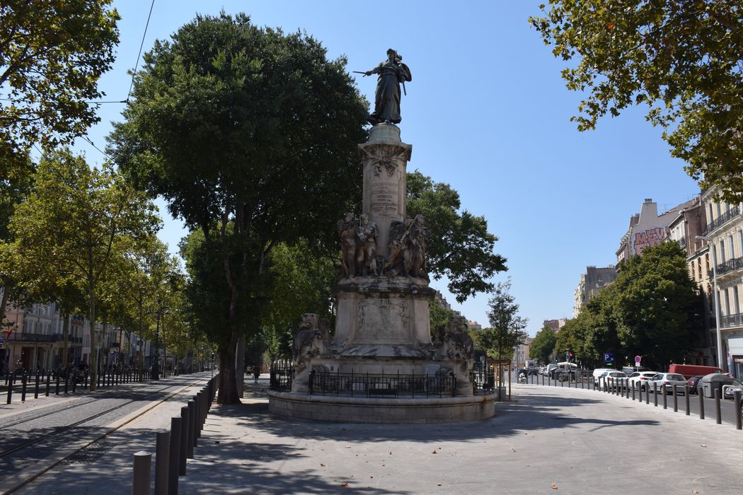 vue partielle du monument