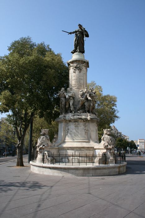 vue partielle du monument