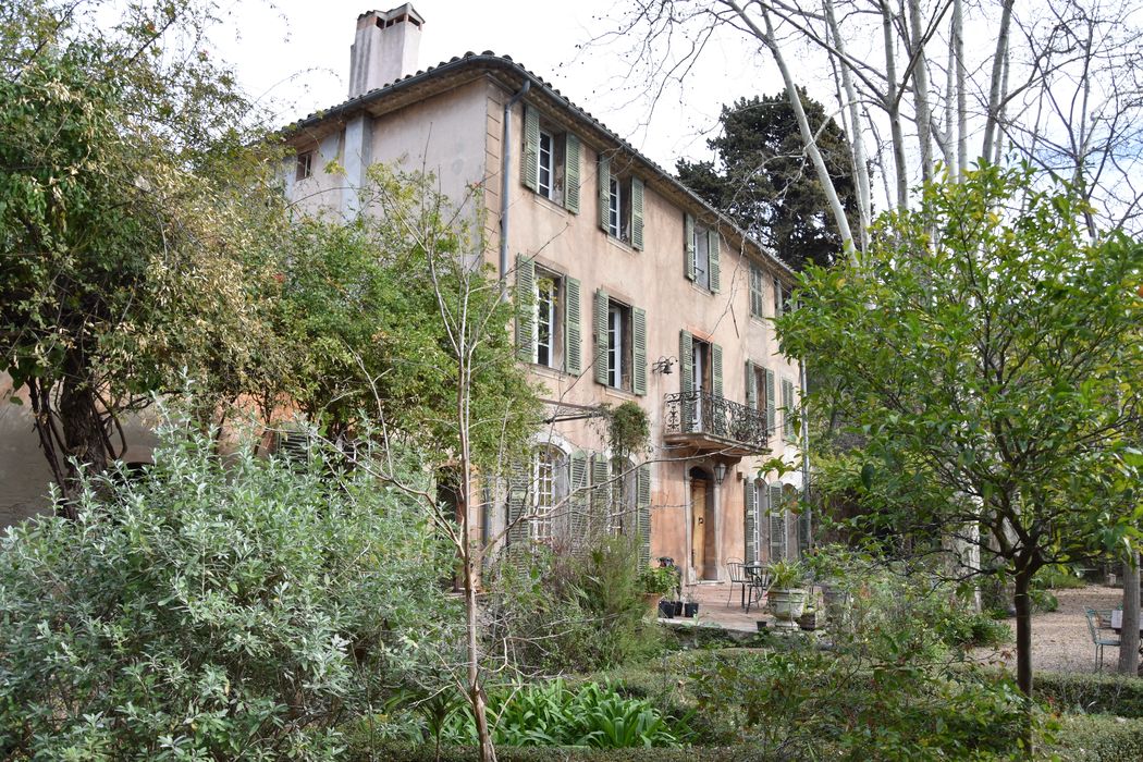 façade sud, vue partielle
