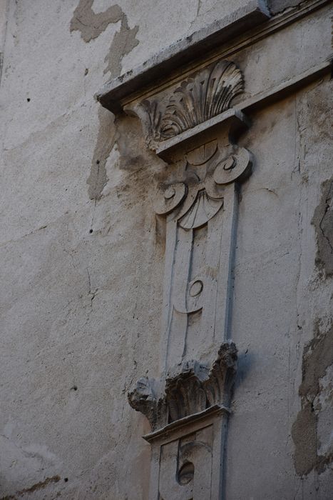 façade sur rue, détail du décor
