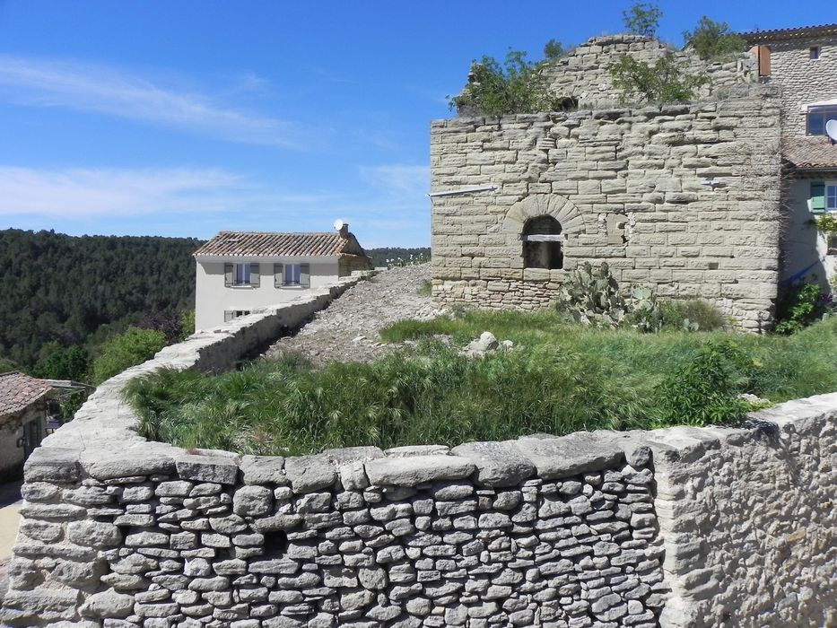 vue partielle des vestiges orientés au Sud