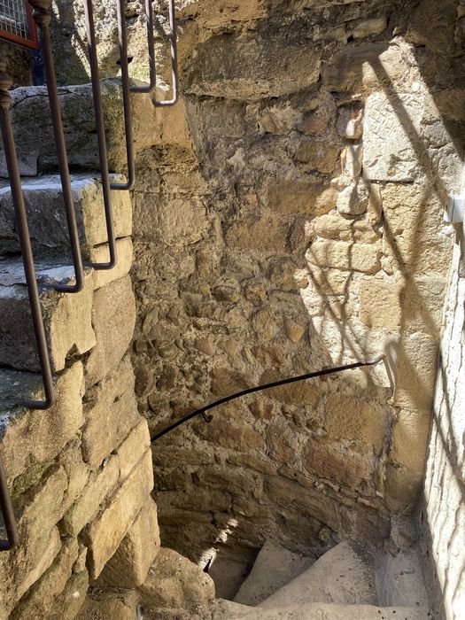 escalier d’accès à la terrasse, vue partielle