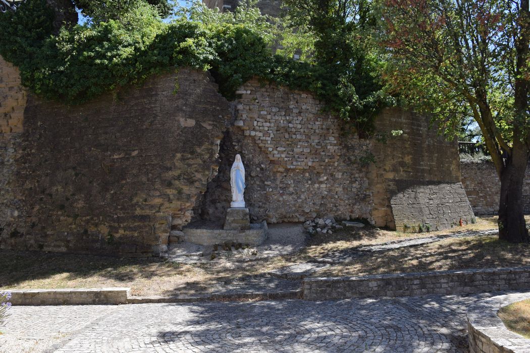 vue partielle de l’ancienne enceinte