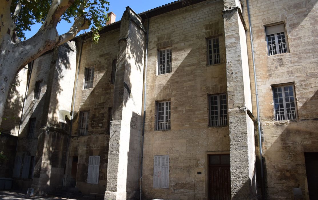 vue partielle des bâtiments