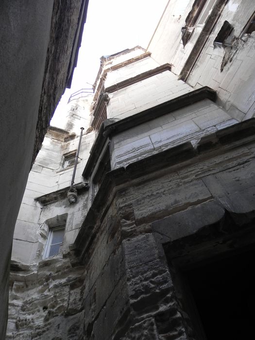 cour intérieure, tourelle d’escalier