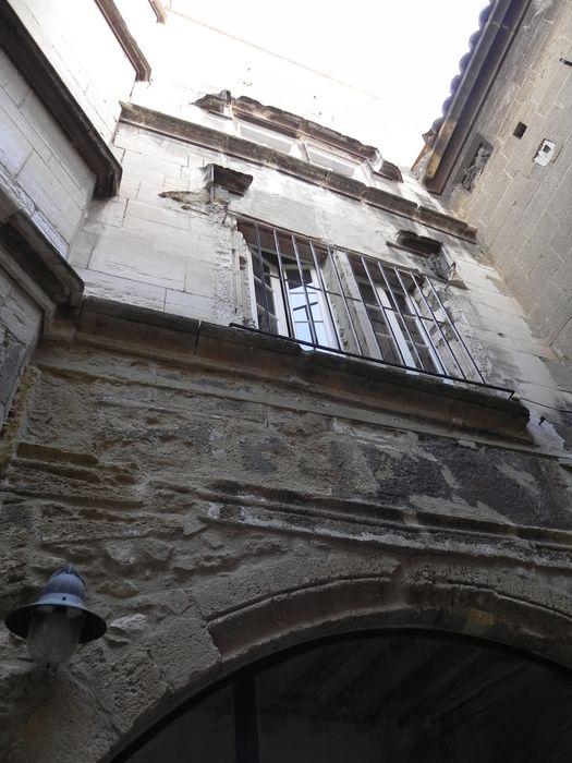 cour intérieure, façade est, vue partielle