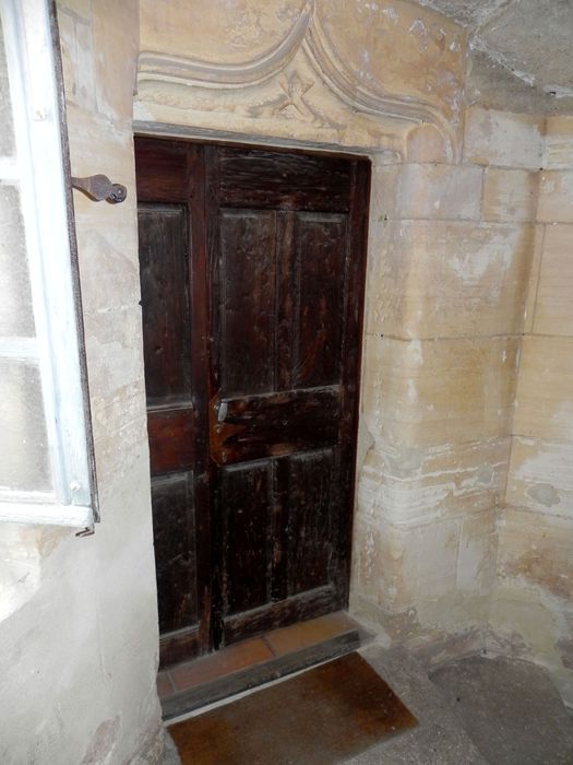 escalier, détail du vantail d’une porte