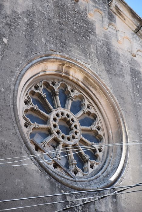 chapelle, façade sur rue, détail de la baie circulaire axiale