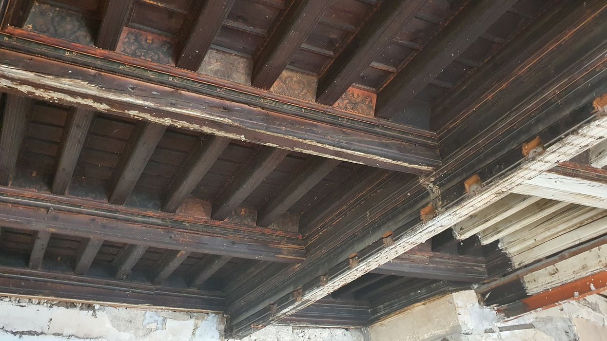 pièce non localisée, plafond à la française  peint, vue partielle