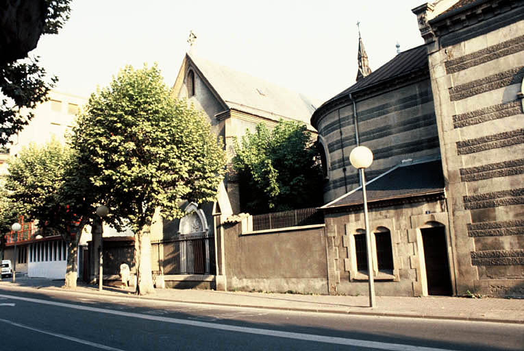 Façade et entrée cours Ladoucette.