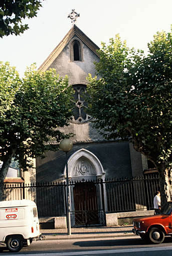 Façade et entrée cours Ladoucette.