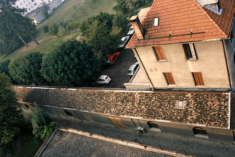 Les toitures du couvent depuis l'immeuble proche de la chapelle.