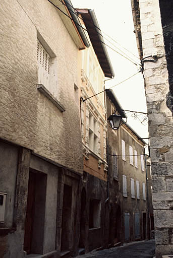 Vue générale, façade sur rue.